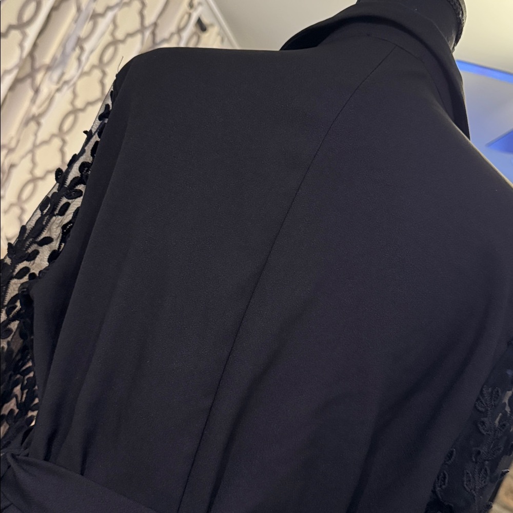 (SOLD) PrettyLittleThing Black Woven Lace Sleeve Belt Blazer Size 12 - Picture 11 of 12